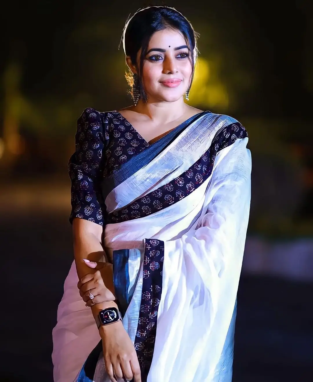 Malayalam Girl Shamna Kasim In White Border Saree Blue Blouse